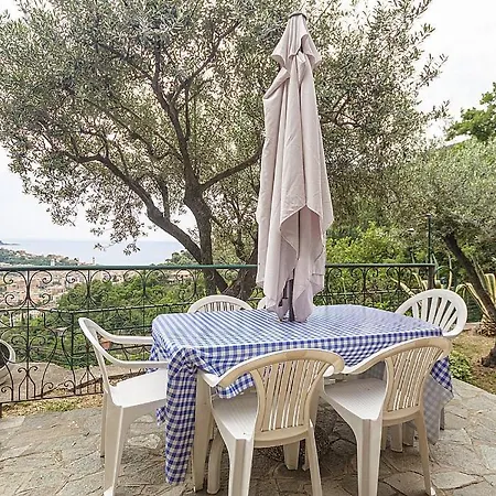 Faveto Sleeps 20 With Pool Villa *